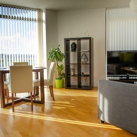 Serviced Apartment In Liverpool City Centre - Free Parking - Balcony - By Happy Days Екстер'єр фото