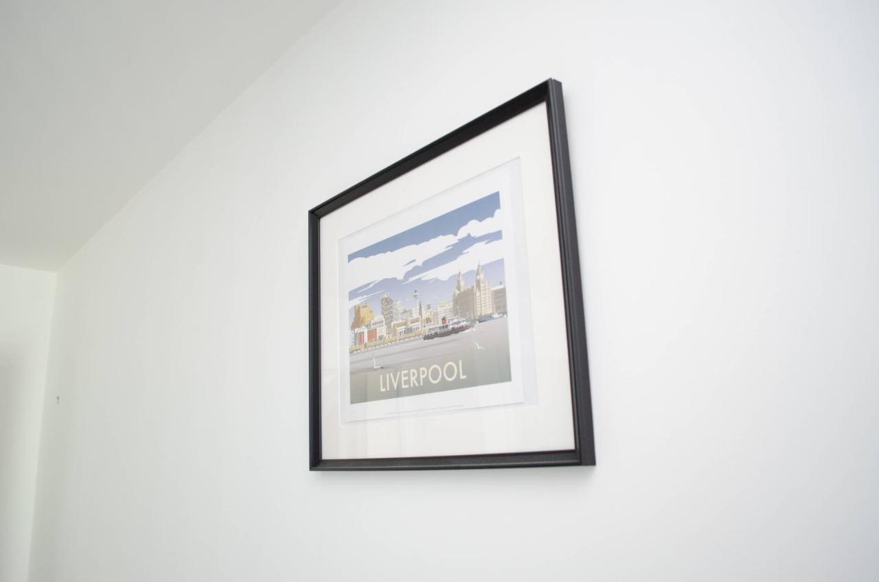 Serviced Apartment In Liverpool City Centre - Free Parking - Balcony - By Happy Days Екстер'єр фото