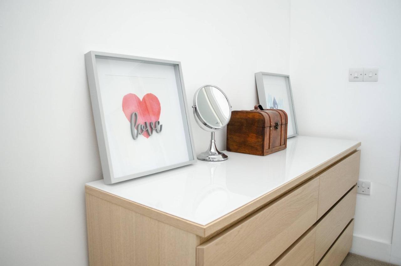 Serviced Apartment In Liverpool City Centre - Free Parking - Balcony - By Happy Days Екстер'єр фото