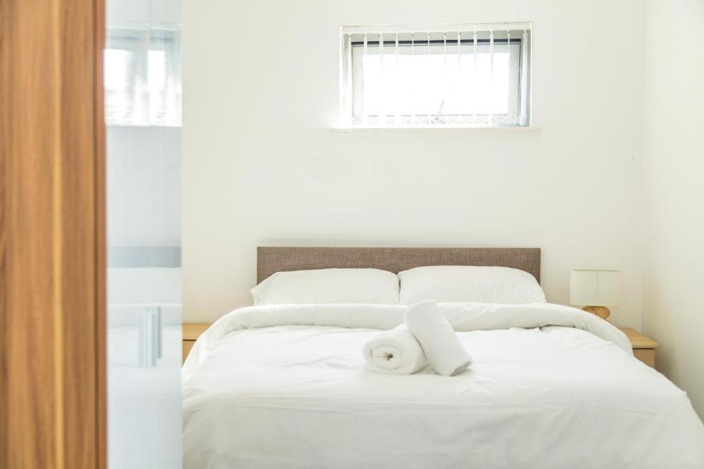 Serviced Apartment In Liverpool City Centre - Free Parking - Balcony - By Happy Days Екстер'єр фото