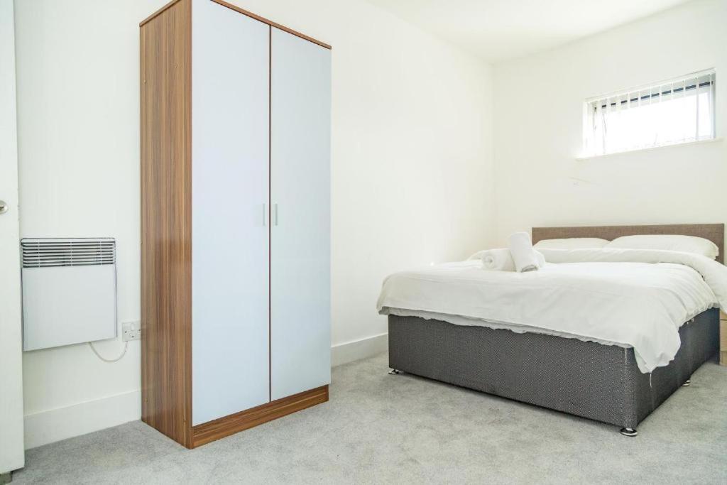 Serviced Apartment In Liverpool City Centre - Free Parking - Balcony - By Happy Days Екстер'єр фото