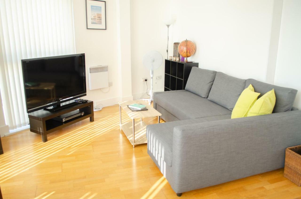Serviced Apartment In Liverpool City Centre - Free Parking - Balcony - By Happy Days Екстер'єр фото