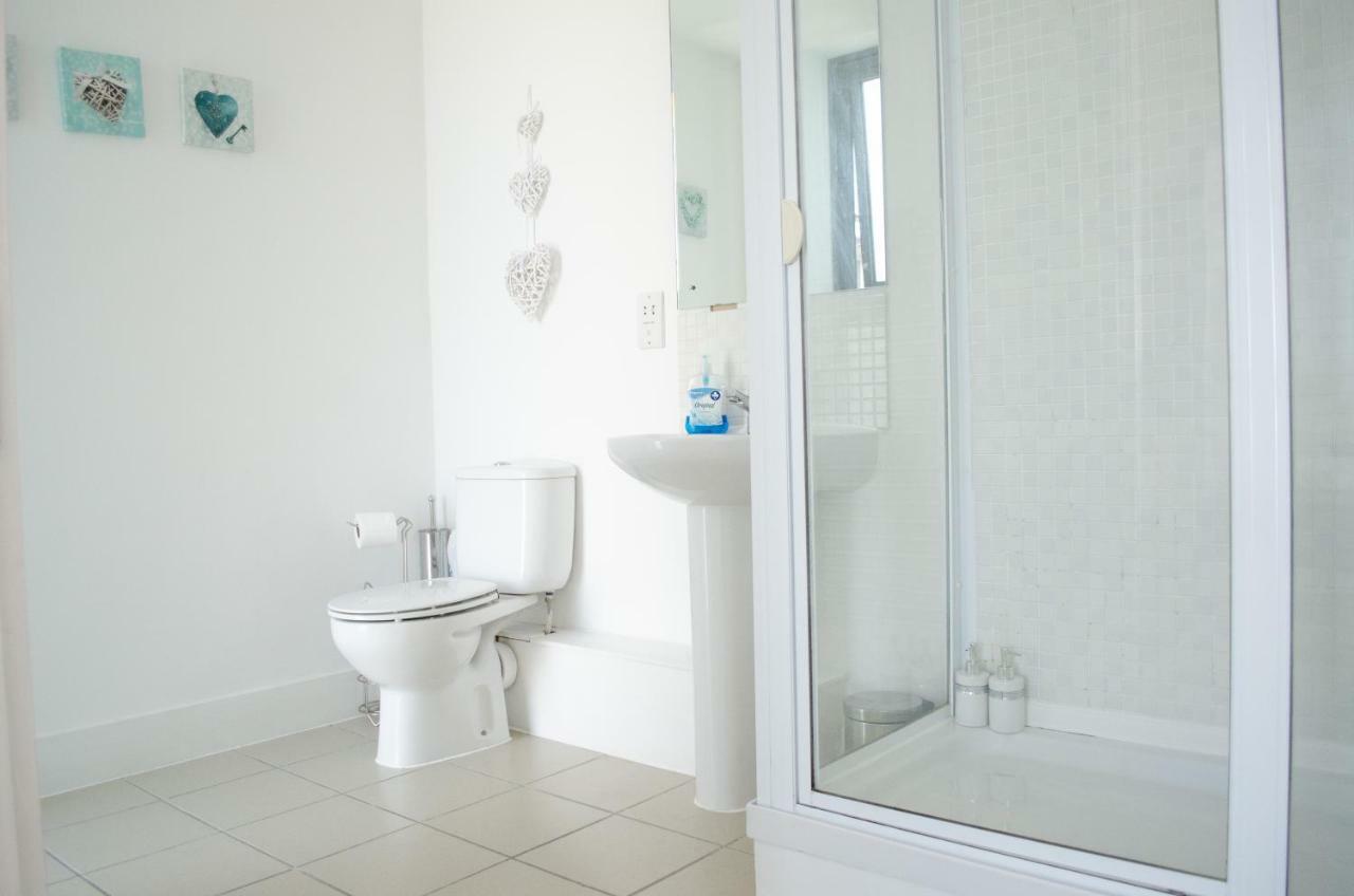 Serviced Apartment In Liverpool City Centre - Free Parking - Balcony - By Happy Days Екстер'єр фото