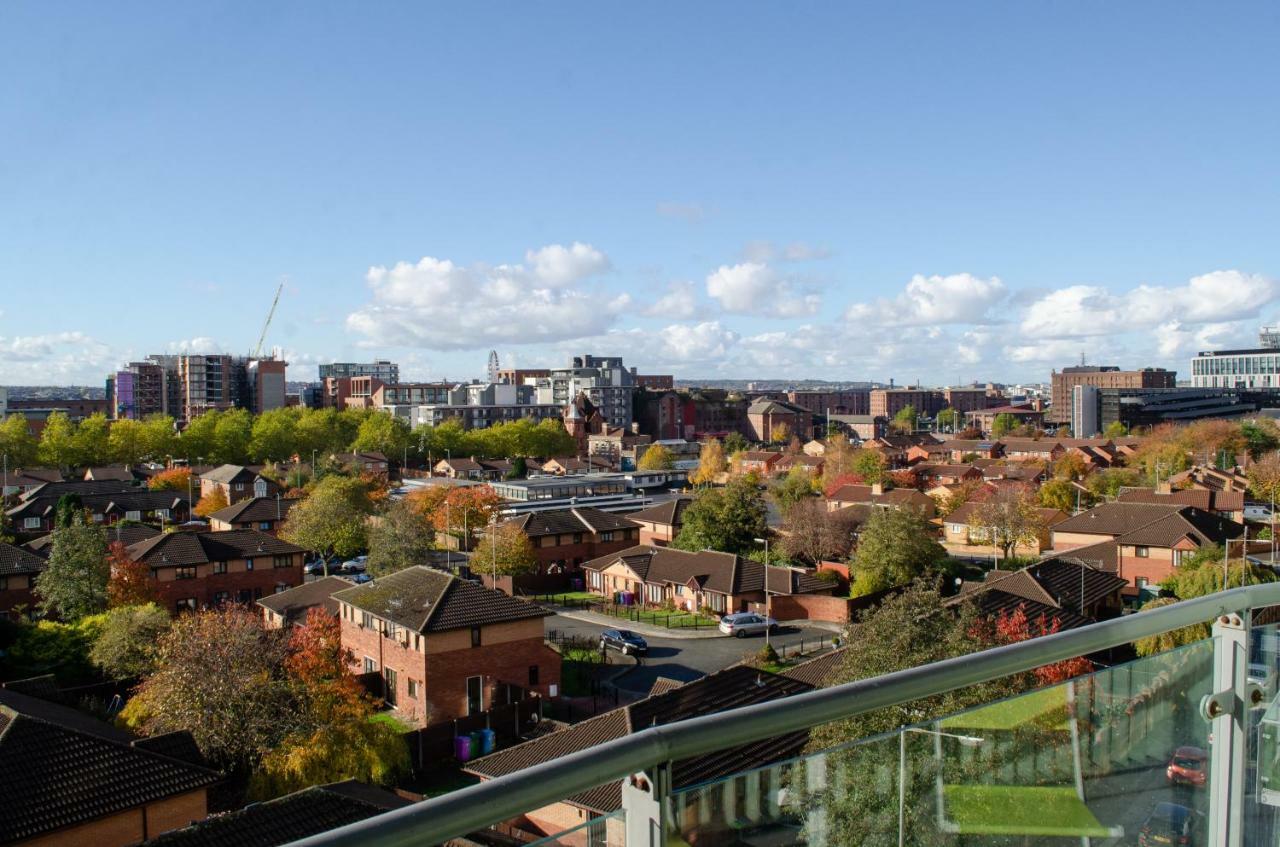 Serviced Apartment In Liverpool City Centre - Free Parking - Balcony - By Happy Days Екстер'єр фото